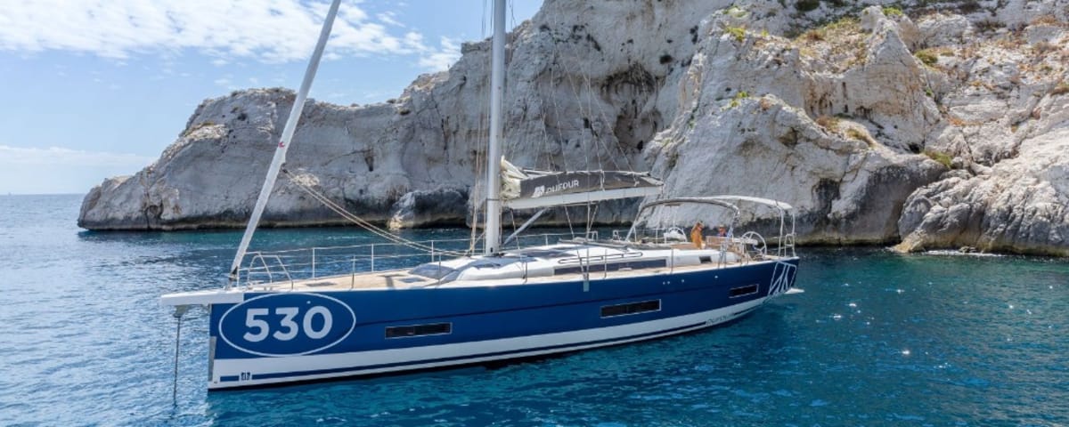 Bimini: Why it quickly becomes indispensable on a sailboat