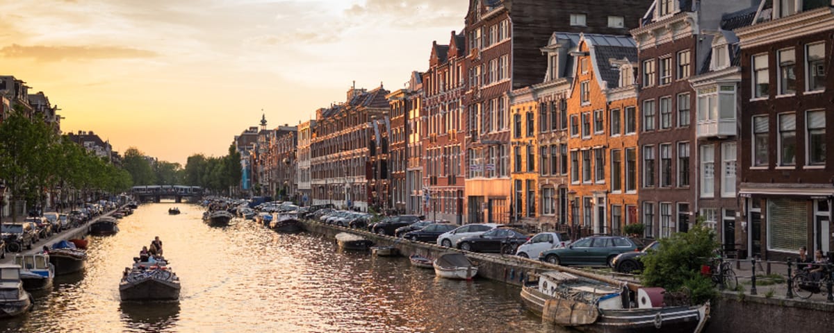 The Canals of Amsterdam: A Unique Experience to Enjoy by Boat
