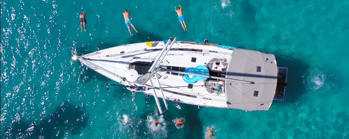 Boat rental: with or without a skipper?