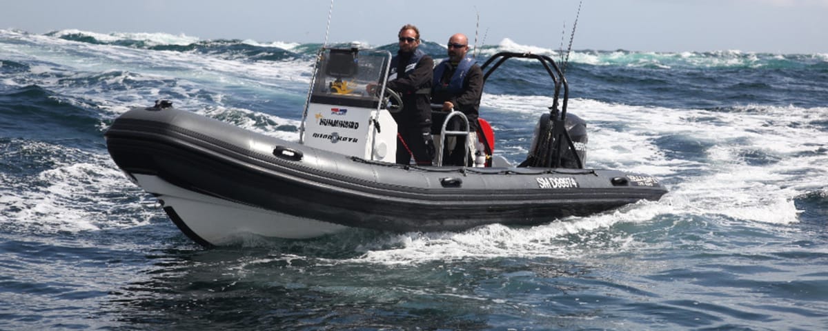 TRIM and FLAPS: Optimize your navigation and fuel consumption on a motorboat