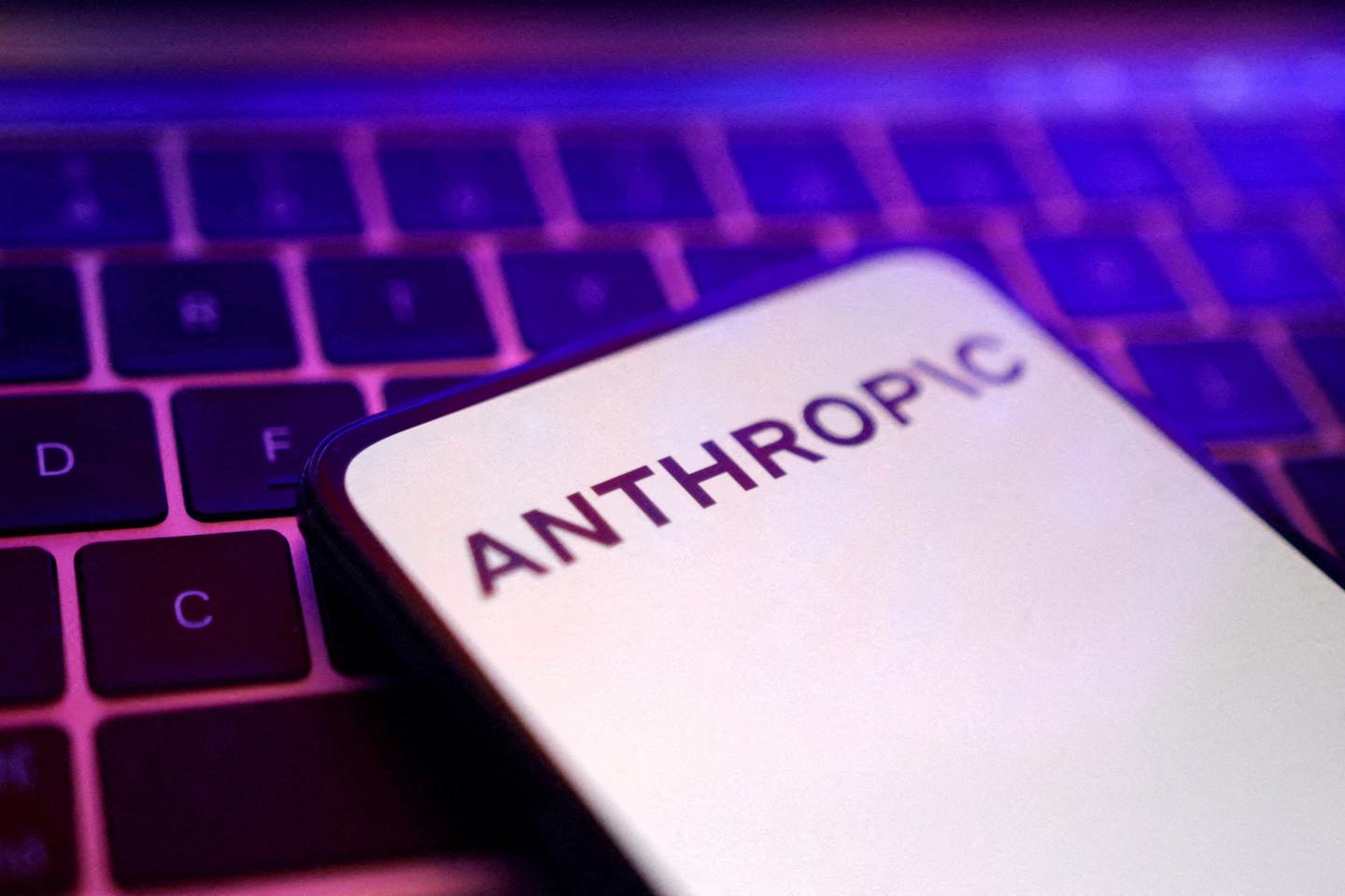 Facing ChatGPT, Anthropic wants to conquer the professional market with its AI assistant.