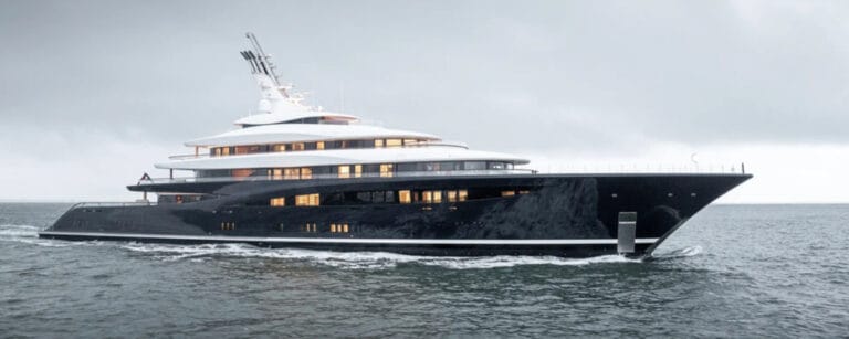 In Antibes, the first hydrogen yacht attracts attention.