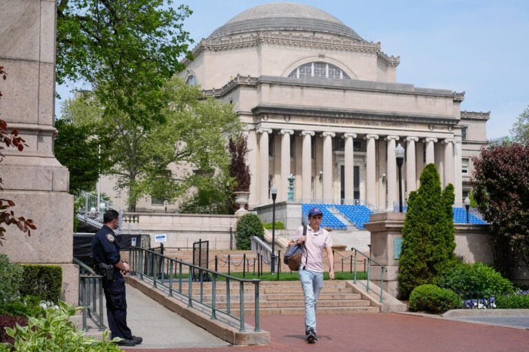 In the United States, Columbia University victim of a very political hacking.