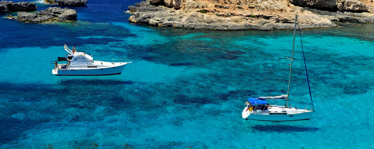 Protecting yourself from the sun on board: bimini, sun awning, shade sail... what options are there for staying in the shade?
