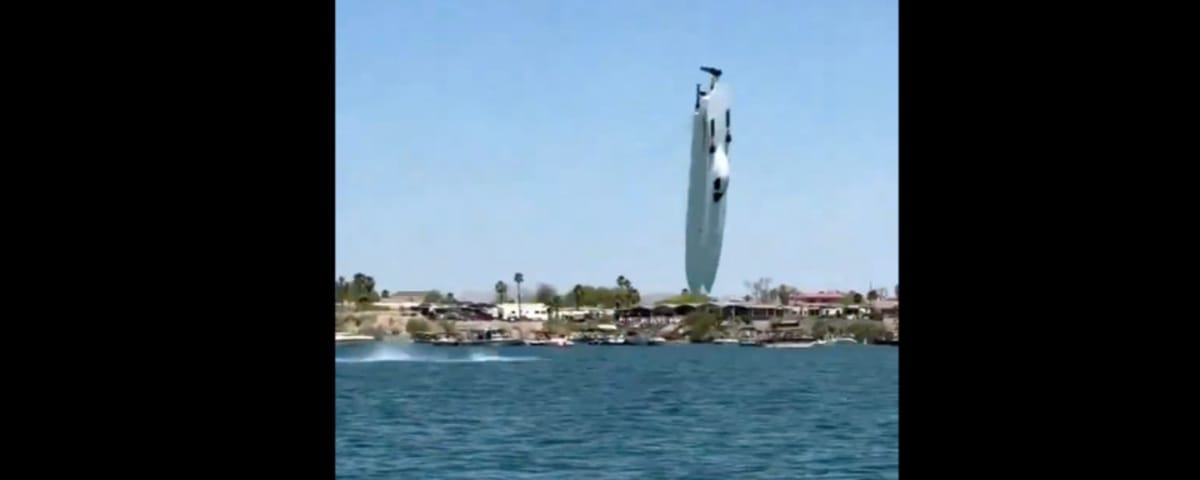VIDEO - A boat takes off at 320 km/h and crashes during a show!