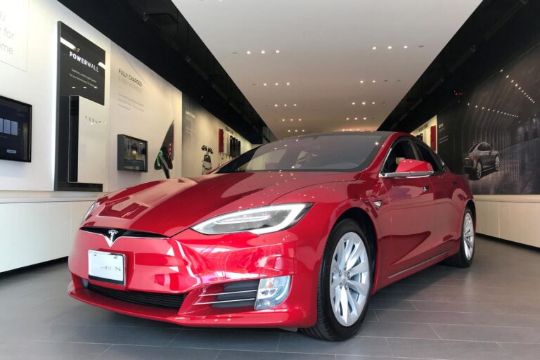 In the United States, Tesla ordered to pay nearly $250 million for a fatal accident involving driver assistance.