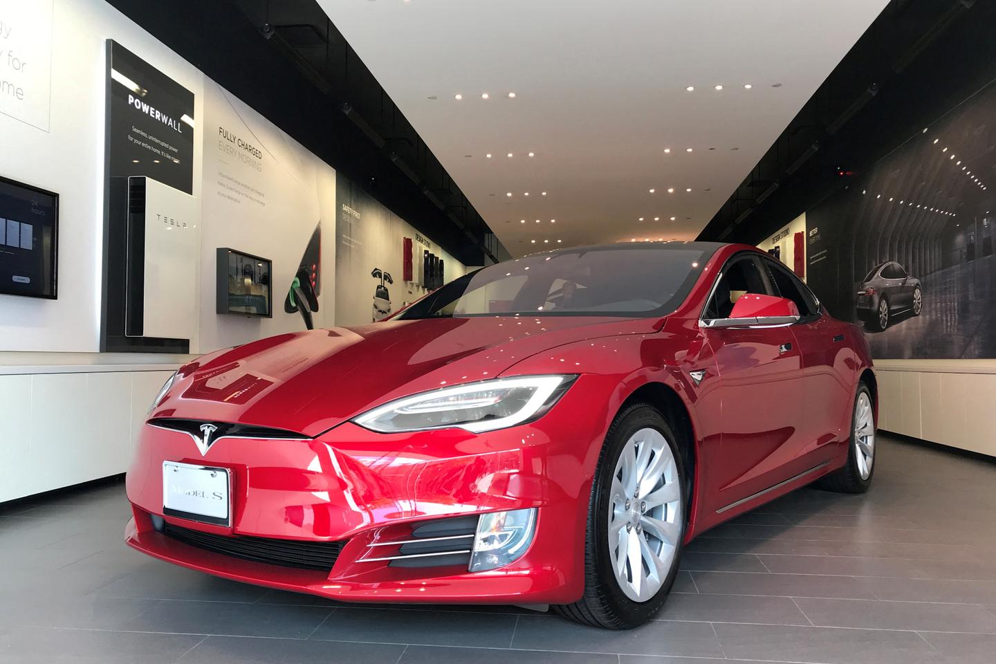In the United States, Tesla ordered to pay nearly $250 million for a fatal accident involving driver assistance.
