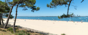 A Summer-like Weekend on French Beaches: Heat, Calm Sea, and Sunshine