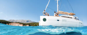 Buying a catamaran with management: opportunities to seize