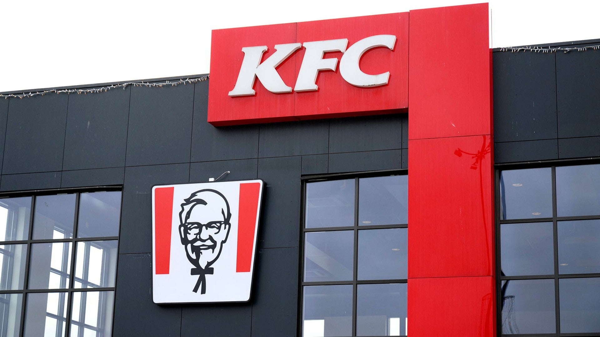Fast food giant falls after disappointing report.