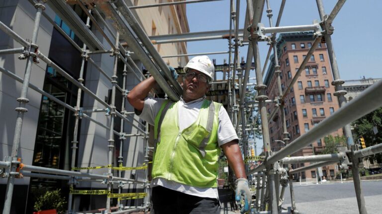 Fewer new jobs than expected in the US in July.