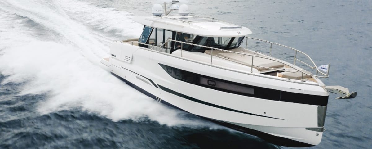 Wellcraft 435 Review: A Comfortable and Stylish Sport Yacht for Adventure