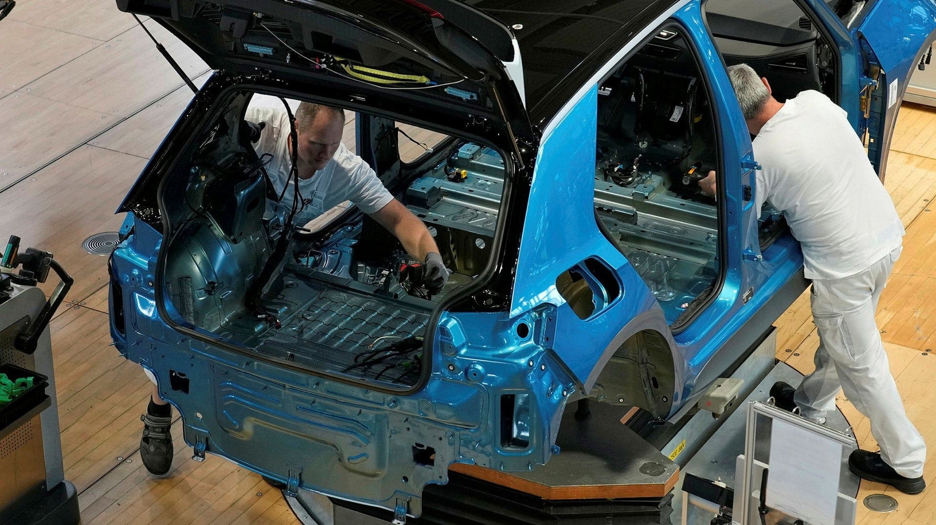 German car giants rose on cheerful European stock exchanges.