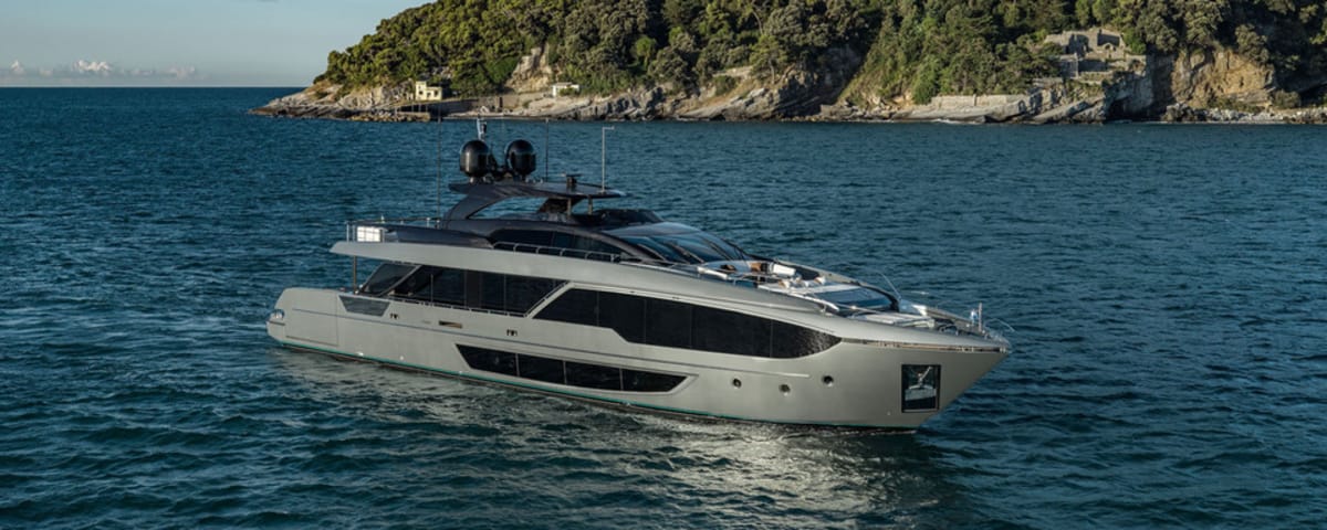 Riva 112' Dolcevita Super: The art of living the sea in grand format.